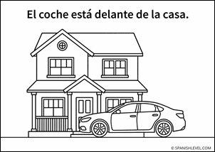 El coche está delante de la casa